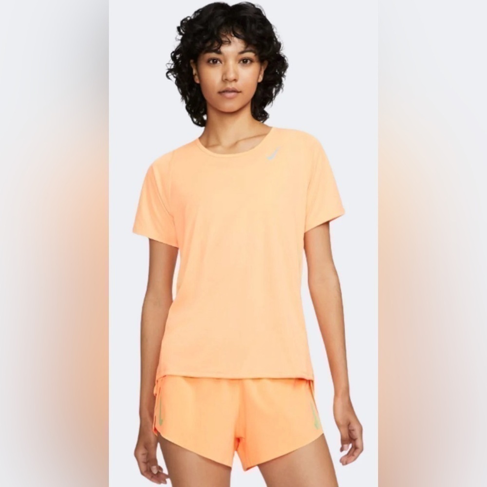 women’s small nike dry fit in a peach color! - Picture 1 of 4